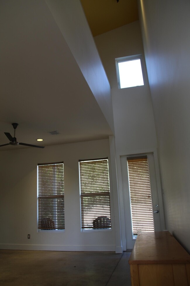 Building Photo - 401 Arceneaux Rd