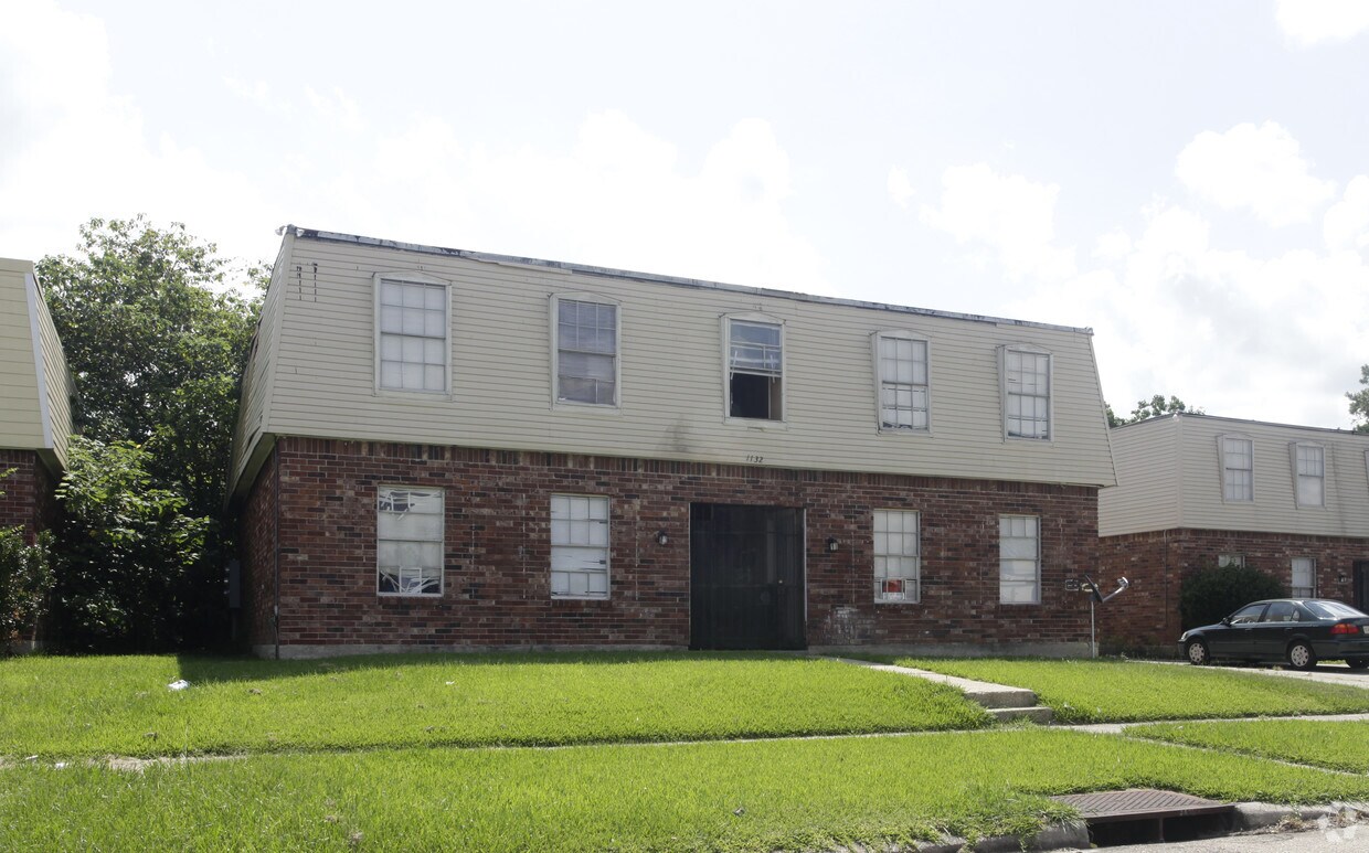 Building Photo - 1132 N Donmoor Ave