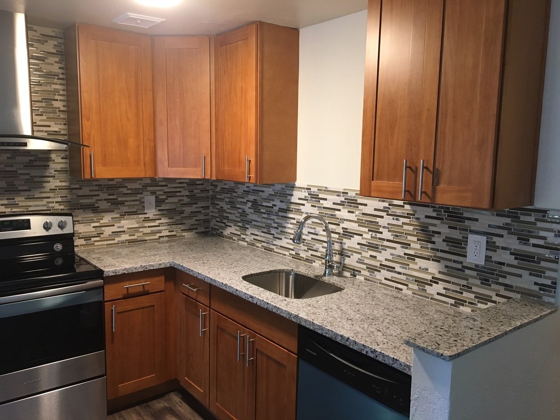 Primary Photo - The Highlander Apartments