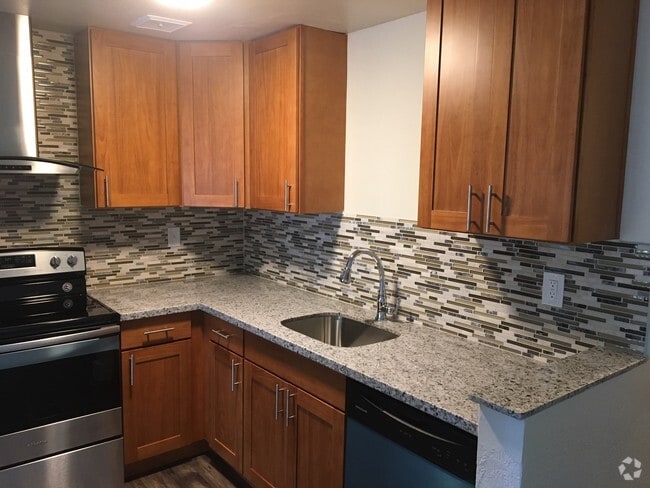 Building Photo - The Highlander Apartments