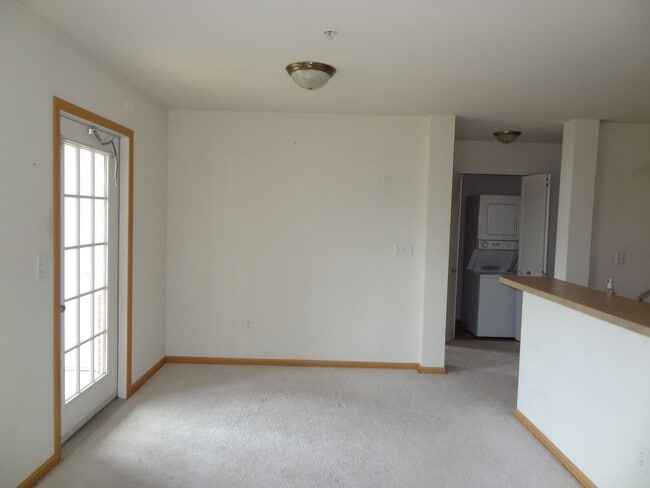 Building Photo - Wonderful 2 bed 2 bath family home. One ca...