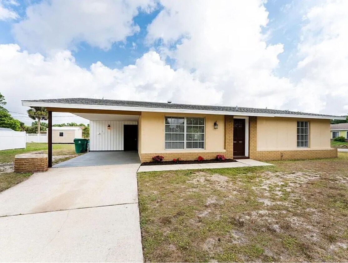 Foto principal - Charming 2 Bedroom, 2 Bath Home in Port Ch...
