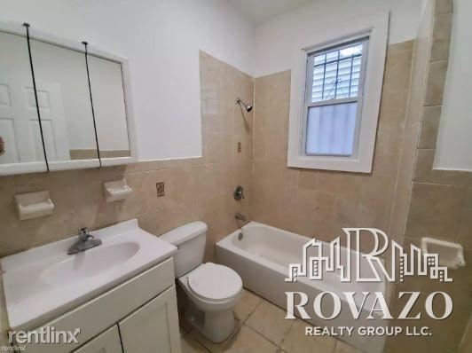 Building Photo - 3 br, 1 bath Apartment - 404 13th Ave Apt 1
