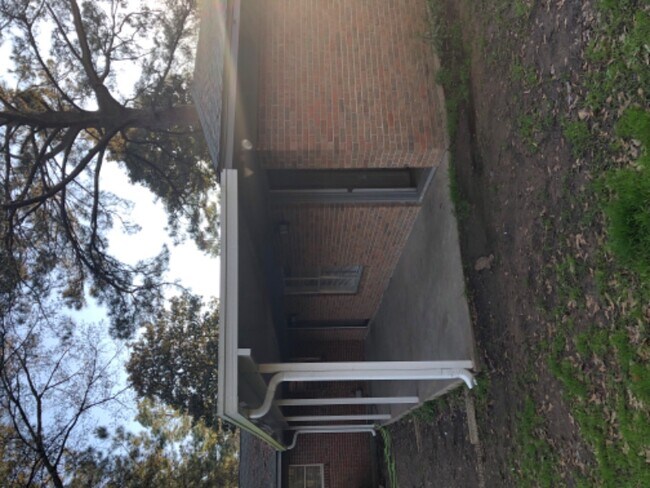 Building Photo - 103 Aurora Dr