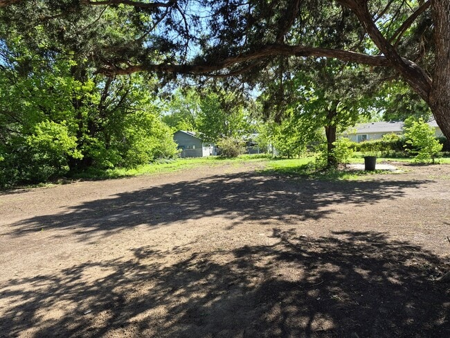 Foto del edificio - 312 S Rose Hill Rd