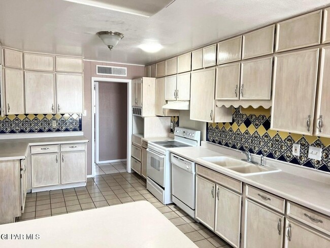 Foto del edificio - 9508 Gairloch Dr