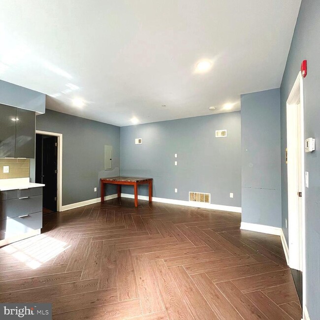 Building Photo - 1306-8 N Carlisle St