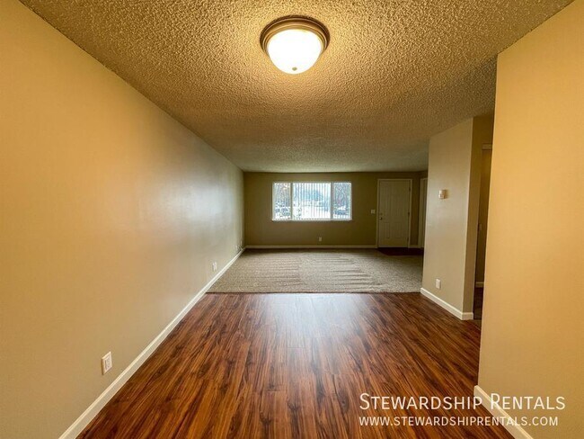 Building Photo - 334 S 51st Pl