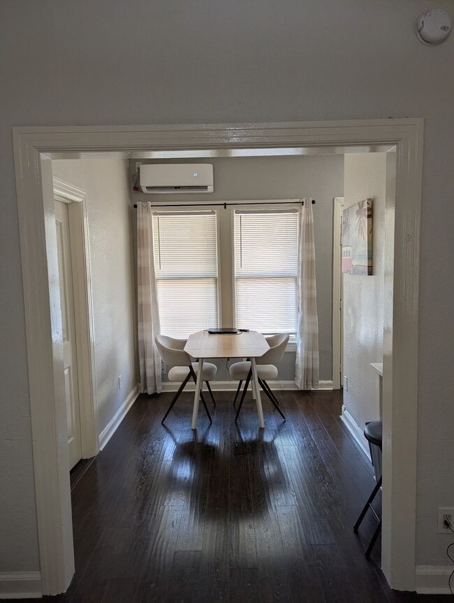 Photo - 209 E Rosewood Ave (San Antonio, TX) Apartment