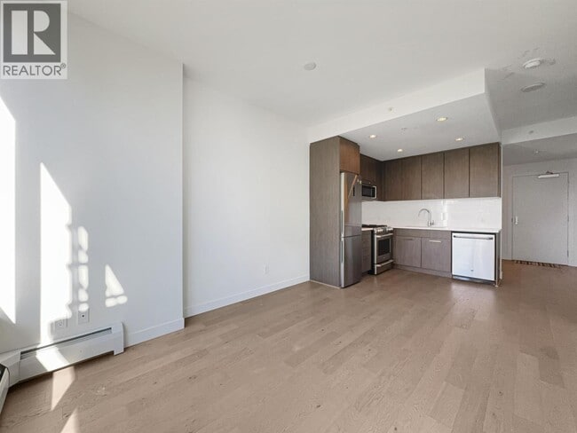 Building Photo - 9060-9060 University Crescent