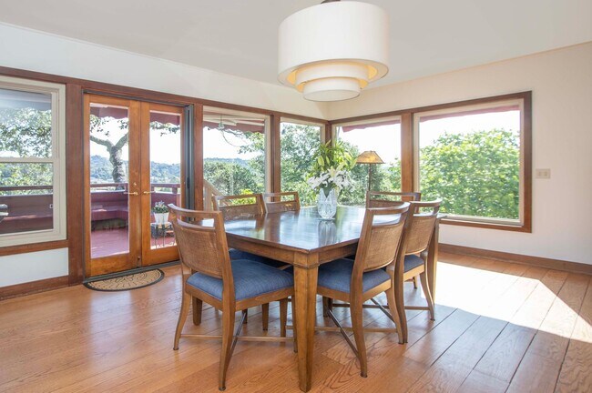 Foto del edificio - Gated 4bd/3ba Kentfield Home
