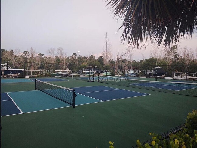 Foto del edificio - 1789 Four Mile Cove Pkwy