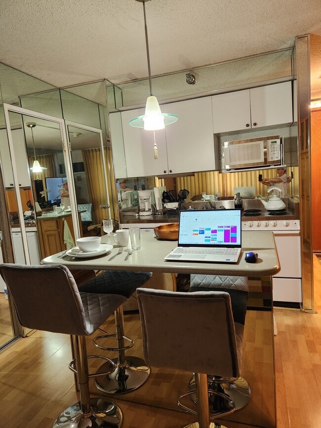 Productivity in action - 300 Wai Nani Way Apartment