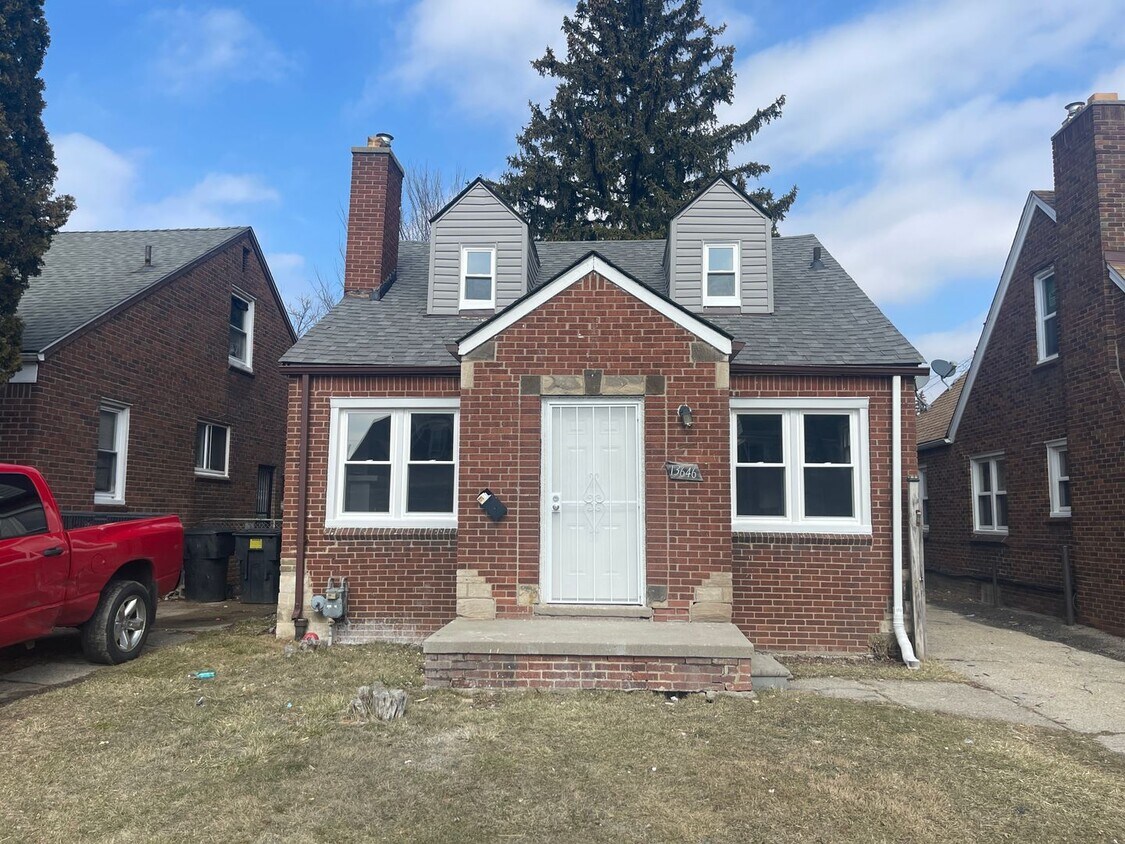 Primary Photo - Recently Updated 3 Bed Westside Home