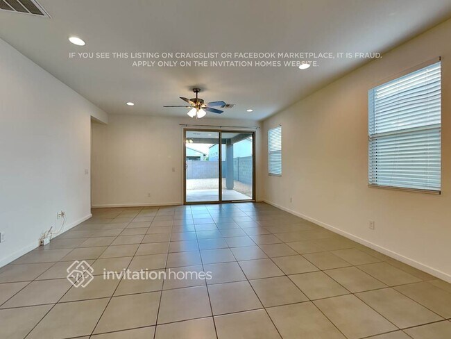 Building Photo - 17705 W Pinnacle Vista Dr