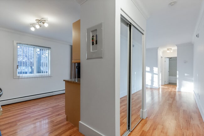 Photo du bâtiment - 10172-10113 113 St