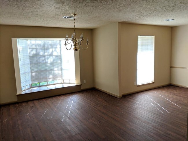 Building Photo - 1202 W Riley Fuzzel Rd