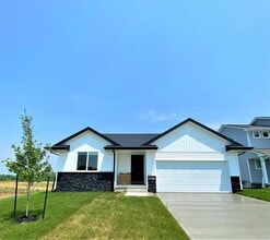 Building Photo - 1003 Knoll Dr