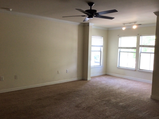 Building Photo - Equestrain Park 2 bedroom + 2 bathroom condo