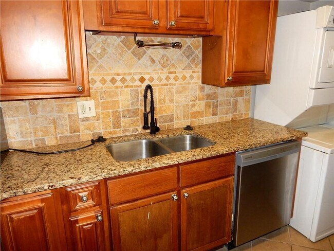 Building Photo - 3097 Colonial Way