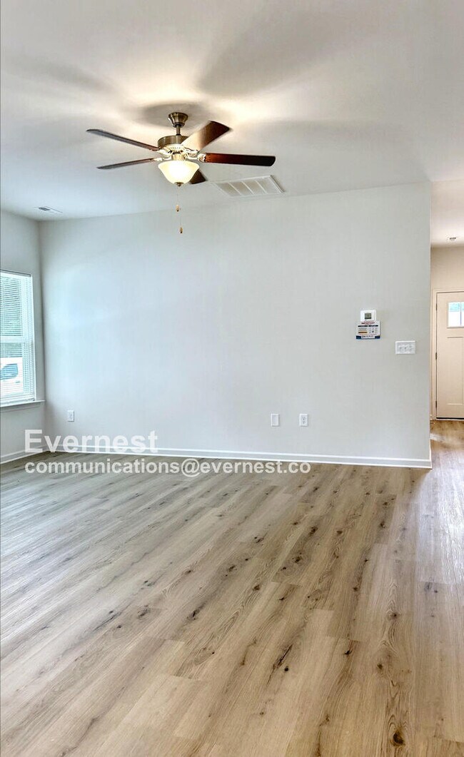 Foto del edificio - 3 Bed, 2 Bath Home with Off-Street Parking / Pet-Friendly / Vouchers Accepted / Coming Soon!