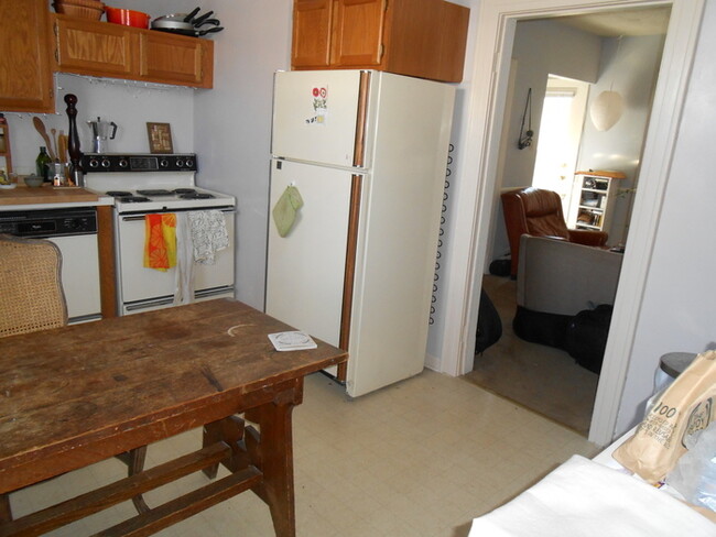 Building Photo - Charming 1 Bed/1 Bath Apartment in the Hea...