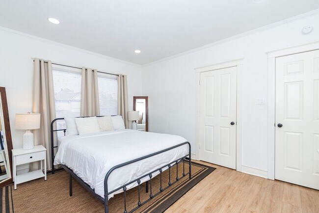 Building Photo - 102 Lockwood Dr