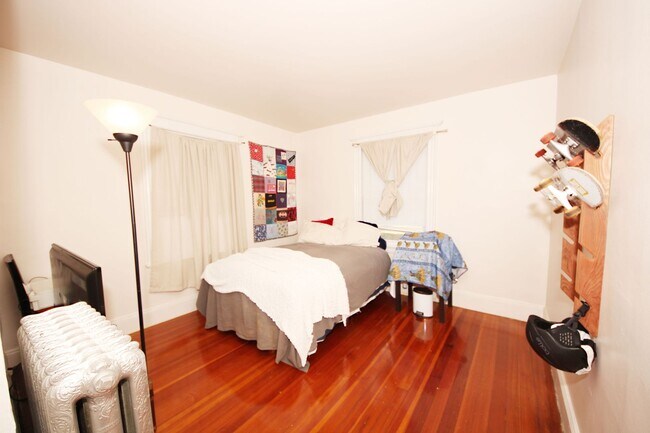 Foto del edificio - 29 Justin Rd