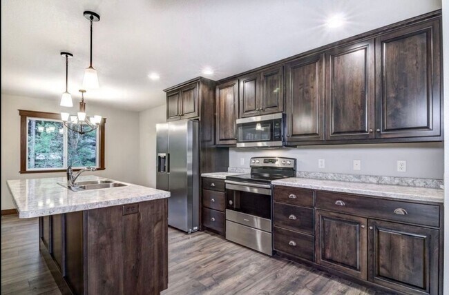 Foto del edificio - 971 Daisy Ln