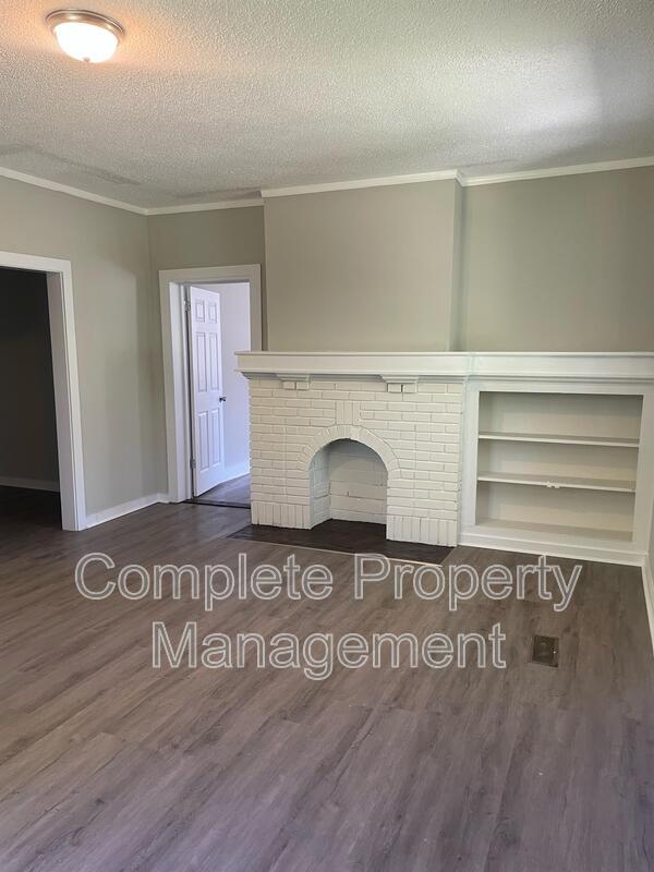 Building Photo - 2121 33rd Avenue North