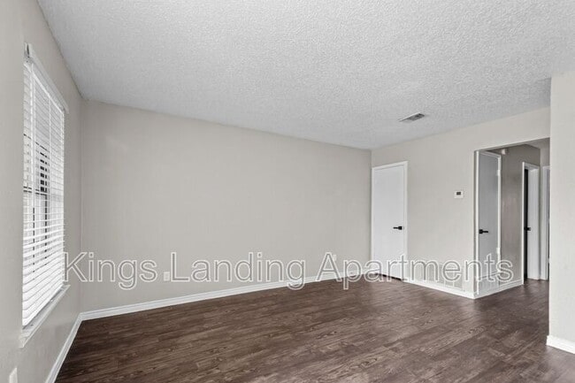 Building Photo - 308 Kings Way Dr
