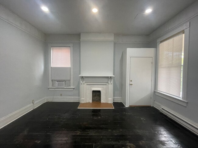 Building Photo - Studio Apartment with Utilities Included!