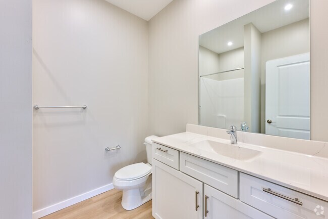 Black Creek Commons – 2 habitaciones, 2 baños – 111,5 m² – Baño - Black Creek Commons