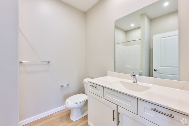 Black Creek Commons – 2BR, 2BA – 1,200SF – Bathroom - Black Creek Commons