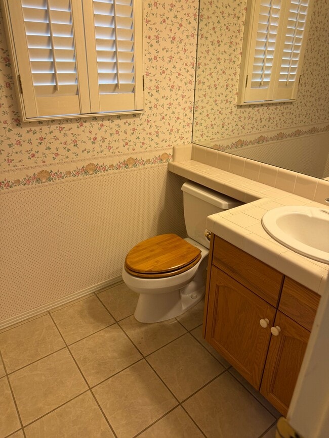 Building Photo - 9066 N Red Lion Dr