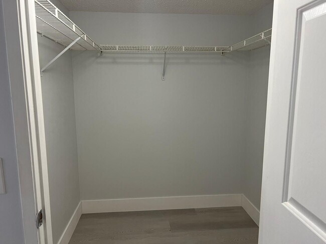 Foto del edificio - 2600 S University Dr