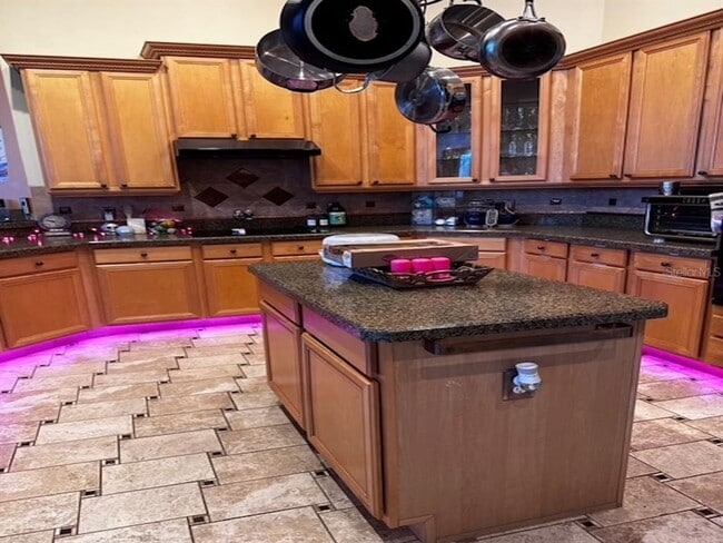 Building Photo - 242 Lakeridge Ct
