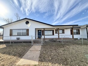 Building Photo - 1654 Ponderosa Rd