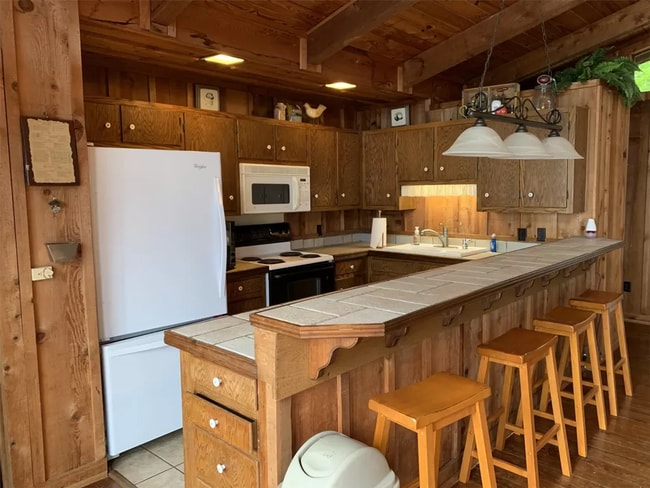 Building Photo - Gorgeous 3 bedroom 2 bath lake home