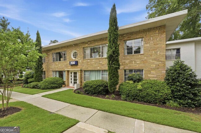 Building Photo - 2240 Cheshire Bridge Rd NE