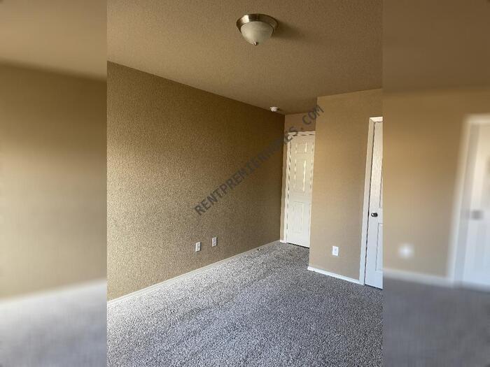 Foto principal - 1090 Meadows Edge Dr
