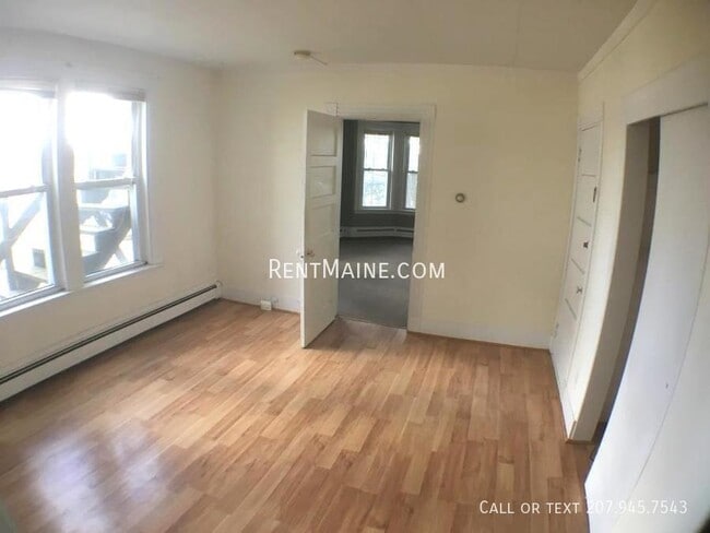 Building Photo - 699 Main St