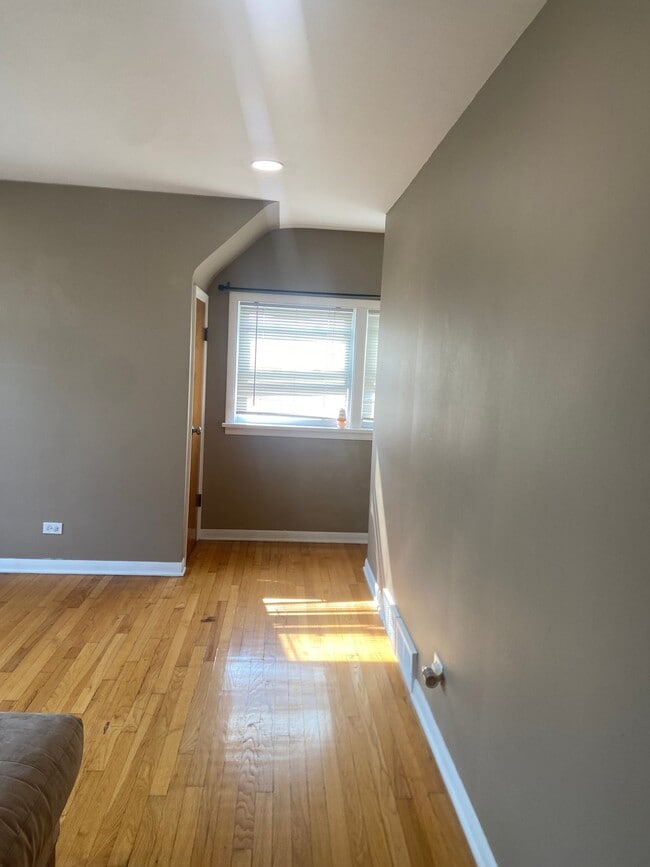 Photo - 5249 S Kilpatrick Ave (Chicago, IL) Apartment