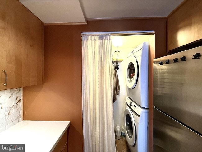 Building Photo - 5020 W Brigantine Ct