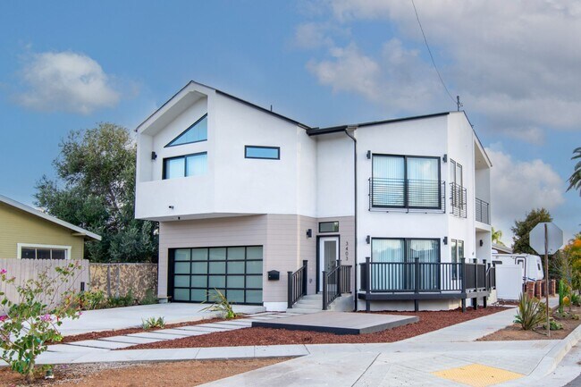 Building Photo - N Mountain View Dr / 34th St