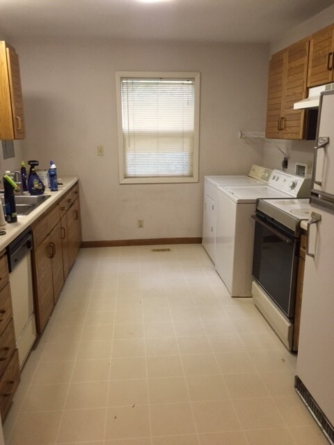 Foto del edificio - 3 bedroom/2 bath house close to KU with wa...