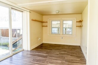 Building Photo - 606 Paris Ct