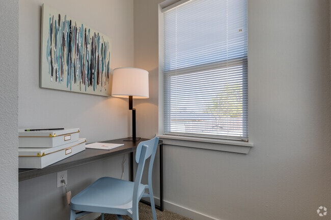 1BR, 1BA - 680SF - The Emerson
