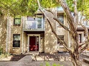 Building Photo - 810 Banister Ln