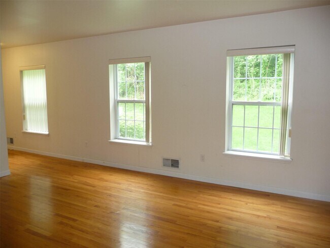 Building Photo - 202 Schlueter Dr